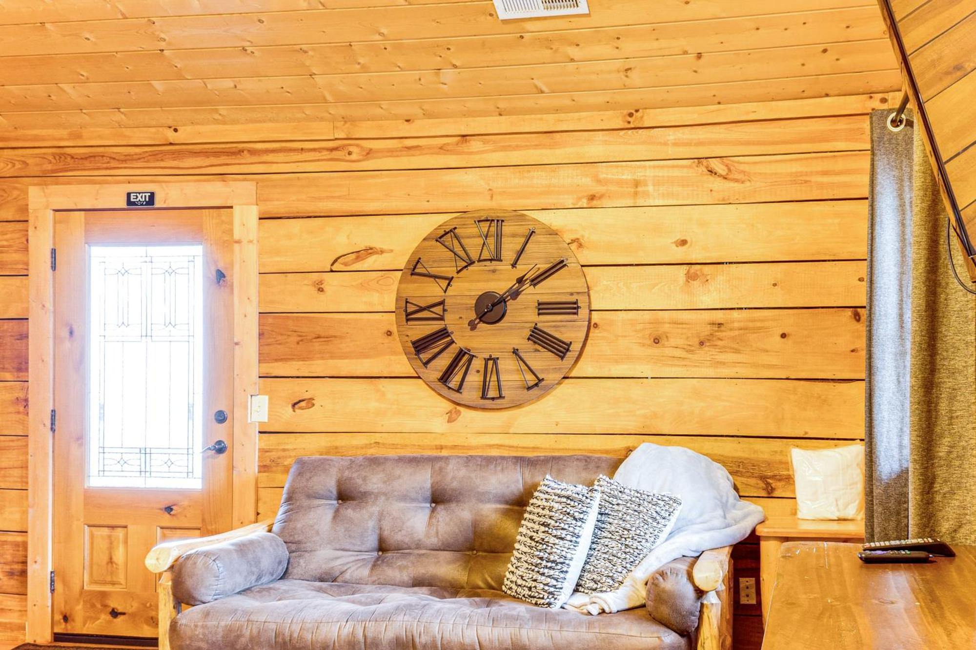 Spacious Gatlinburg Cabin With Hot Tub And Game Room! Bagian luar foto