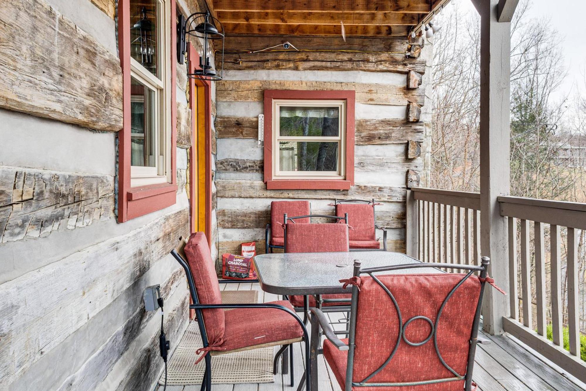 Spacious Gatlinburg Cabin With Hot Tub And Game Room! Bagian luar foto