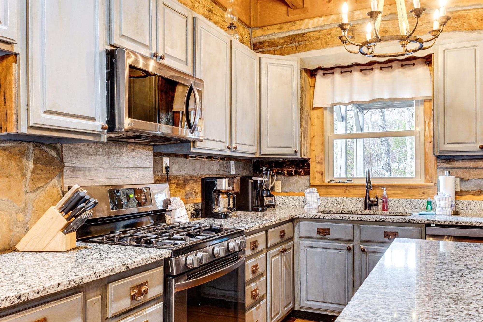 Spacious Gatlinburg Cabin With Hot Tub And Game Room! Bagian luar foto
