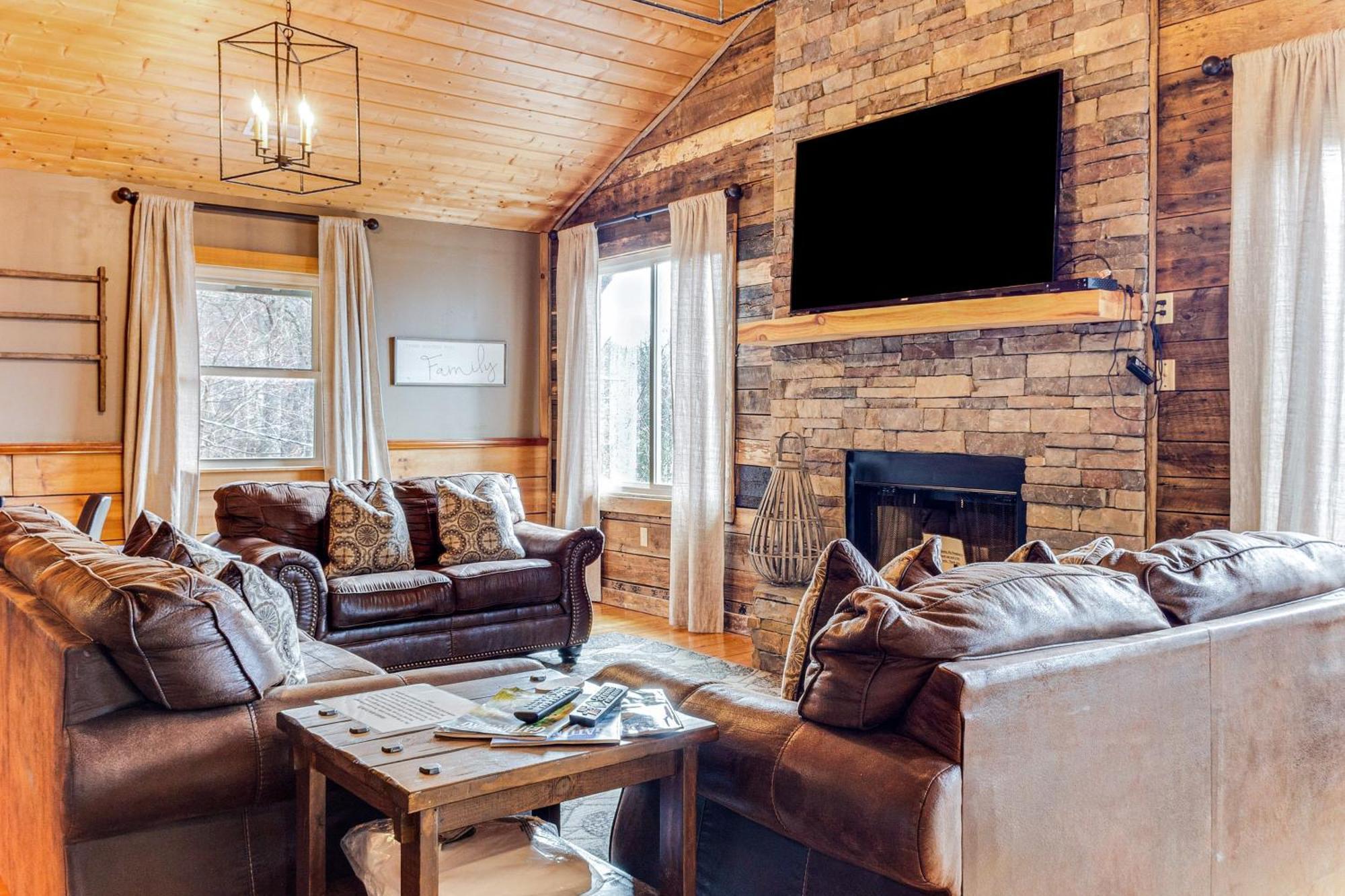 Spacious Gatlinburg Cabin With Hot Tub And Game Room! Bagian luar foto