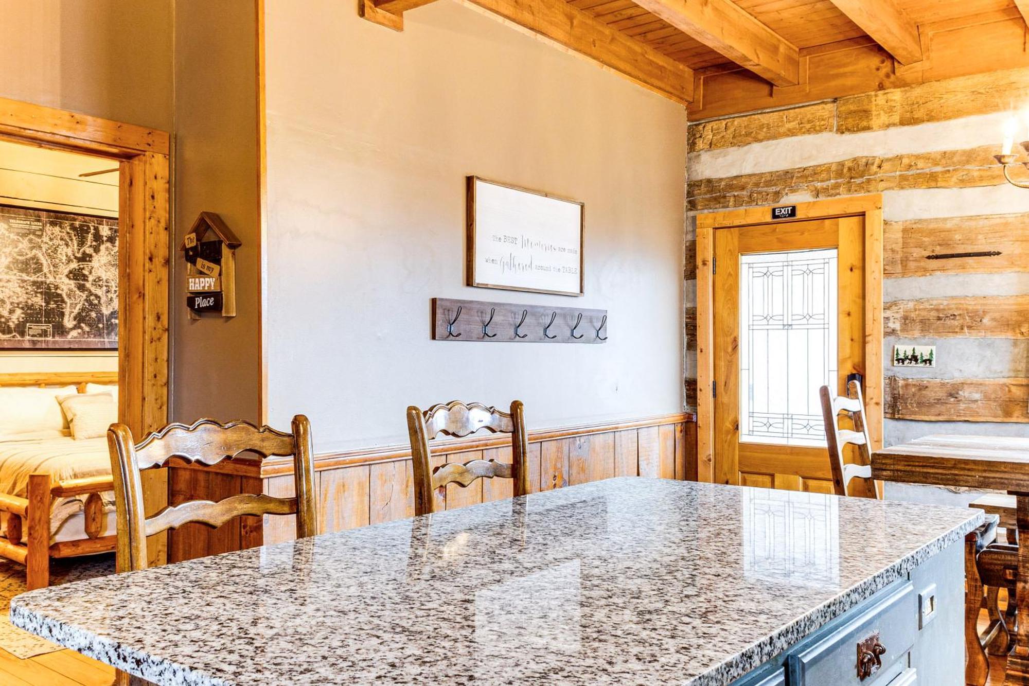 Spacious Gatlinburg Cabin With Hot Tub And Game Room! Bagian luar foto