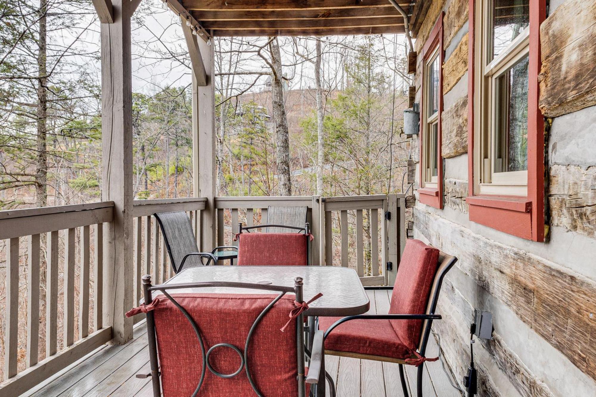 Spacious Gatlinburg Cabin With Hot Tub And Game Room! Bagian luar foto