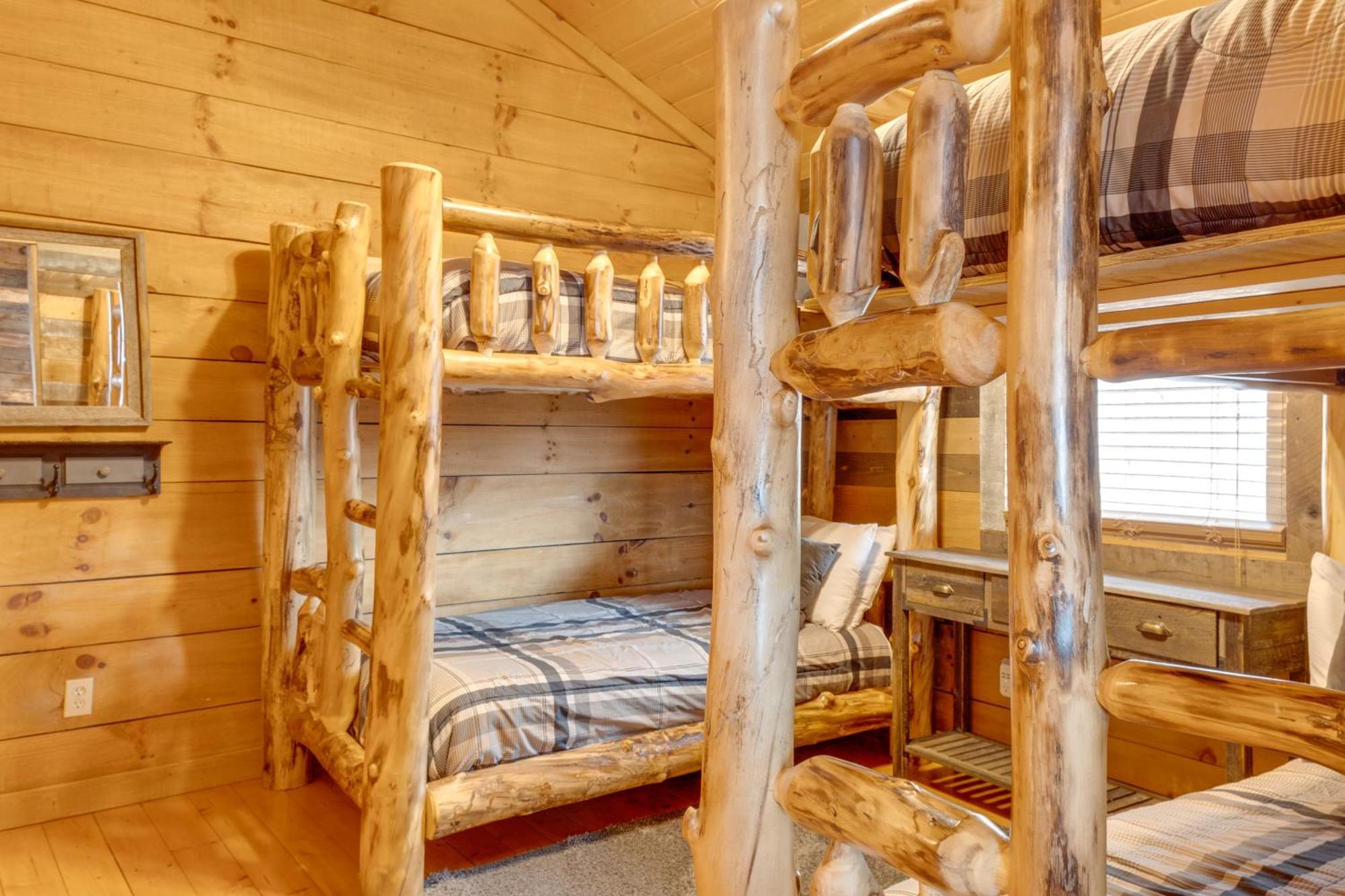 Spacious Gatlinburg Cabin With Hot Tub And Game Room! Bagian luar foto
