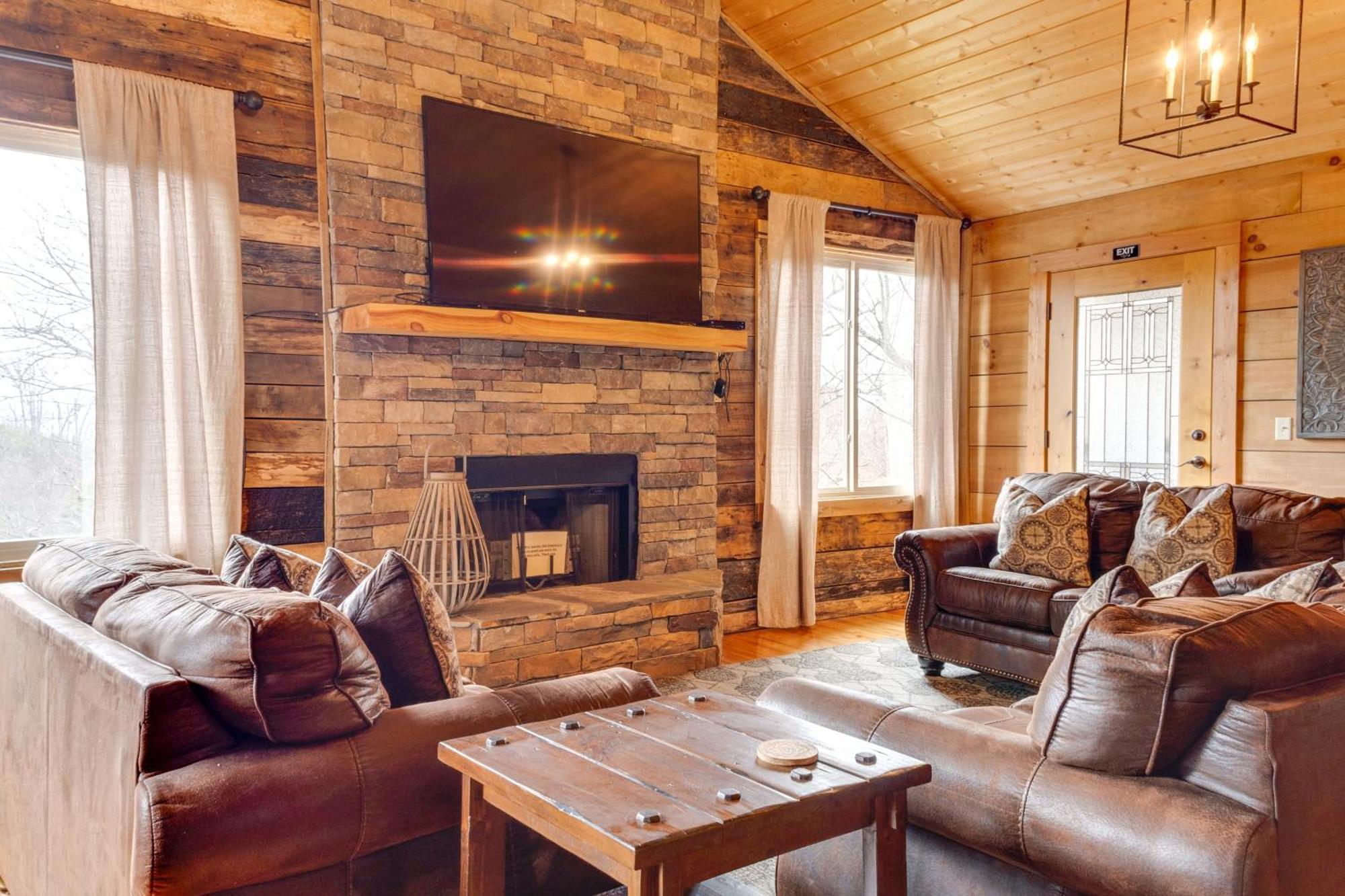 Spacious Gatlinburg Cabin With Hot Tub And Game Room! Bagian luar foto